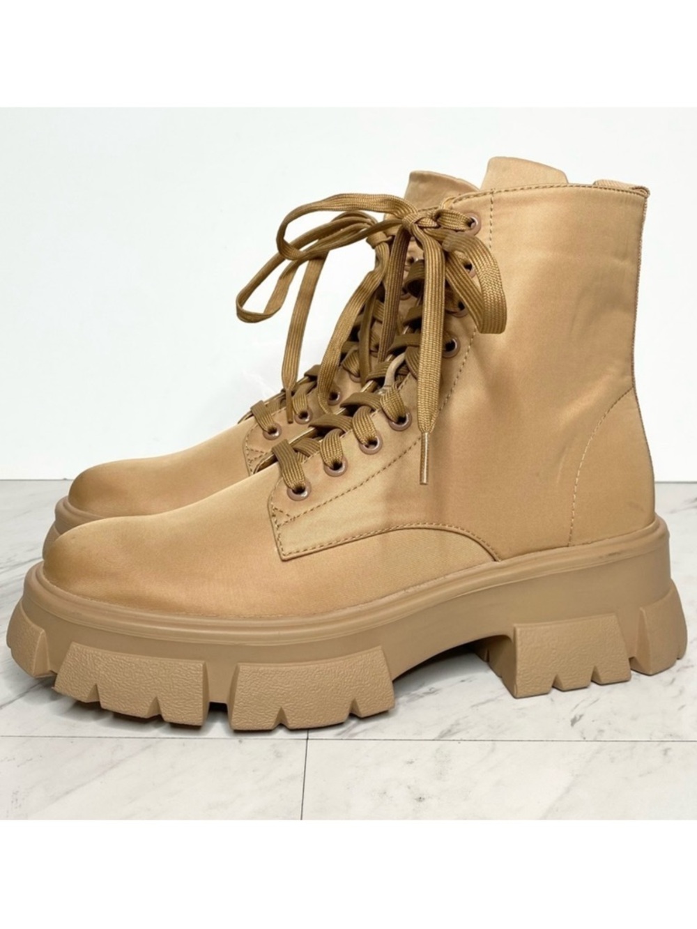 Steve Madden Thora Tan Chunky Lug Sole Lace Up Boot 9M